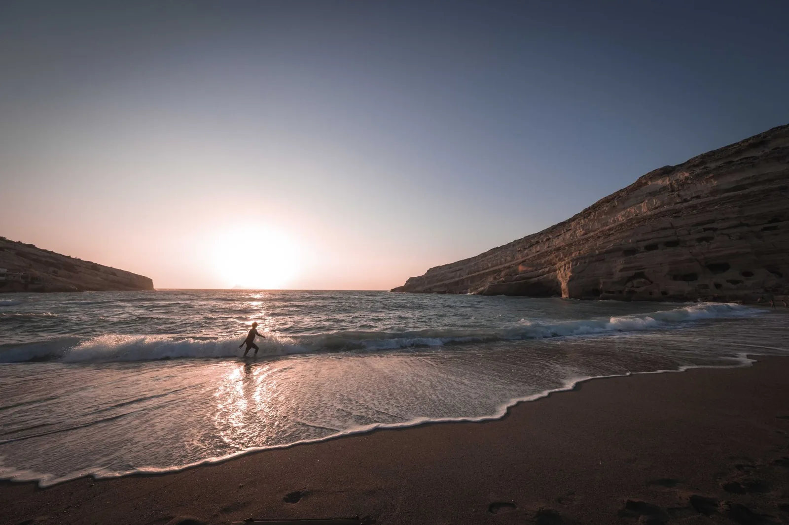 Coucher de soleil sur la baie de Matala