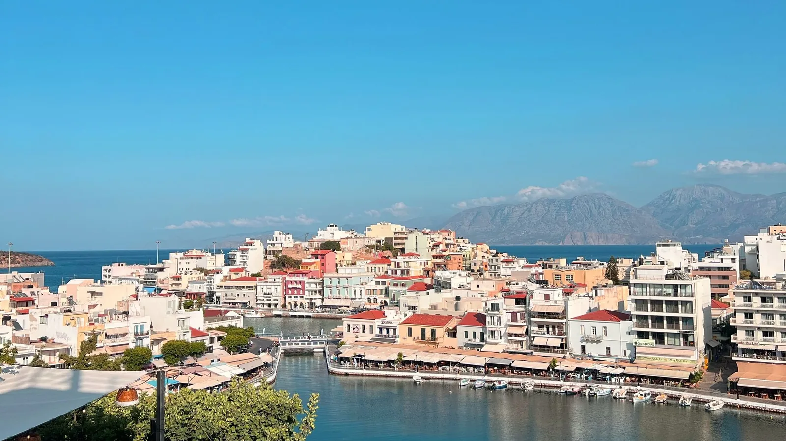Le front de mer d'Agios Nikolaos, chef-lieu du Lassithi