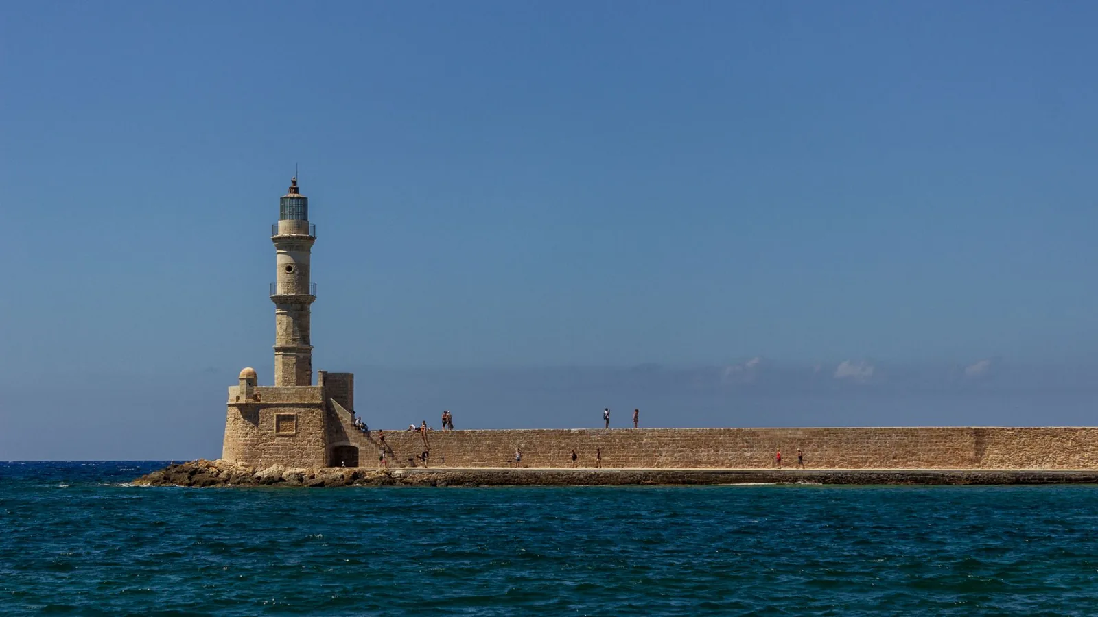 Le phare et le port vénitien de La Canée, en Crète